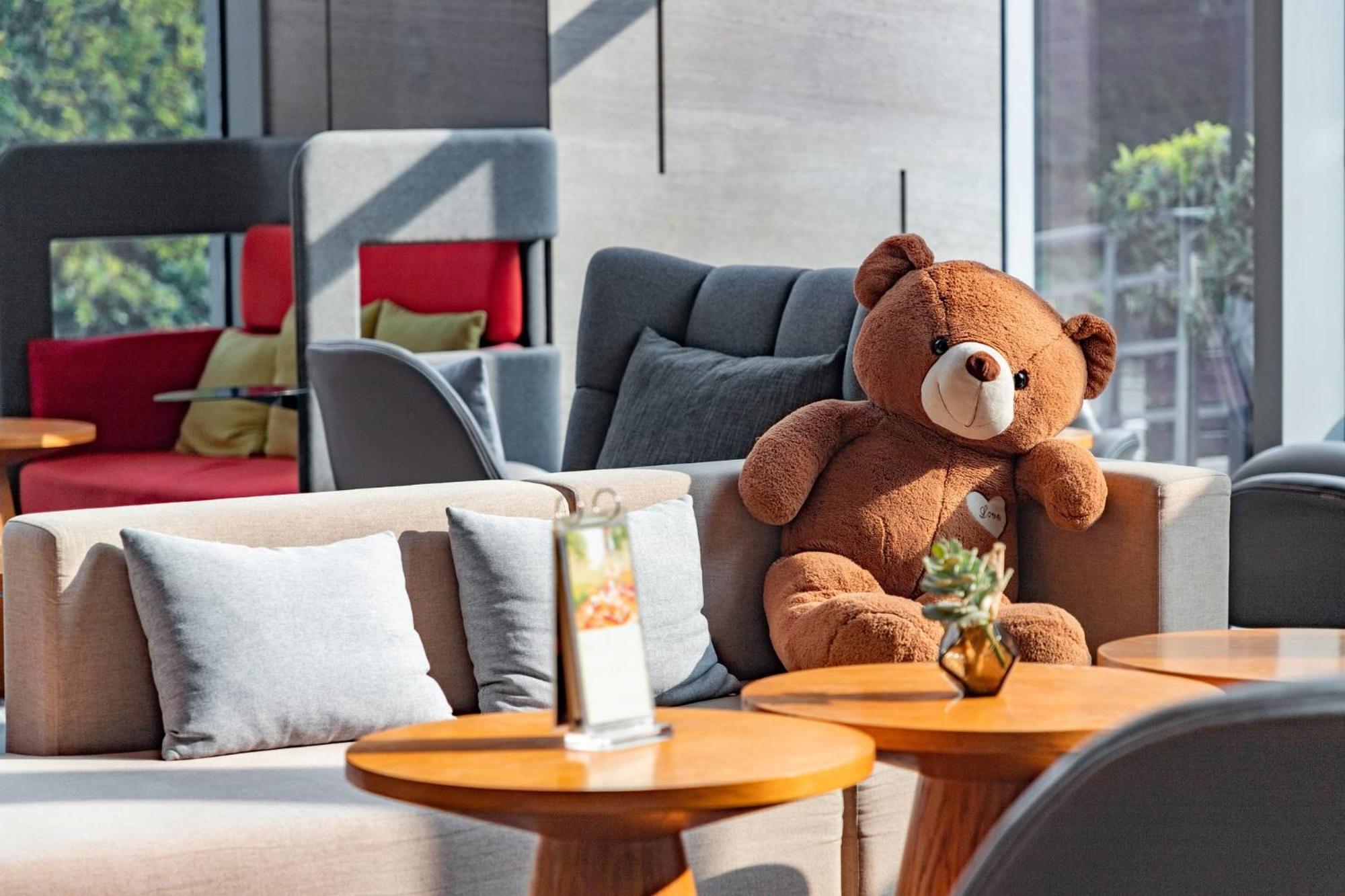 Holiday Inn Guangzhou South Lake Hotel - Ideal For Business & Leisure Екстериор снимка