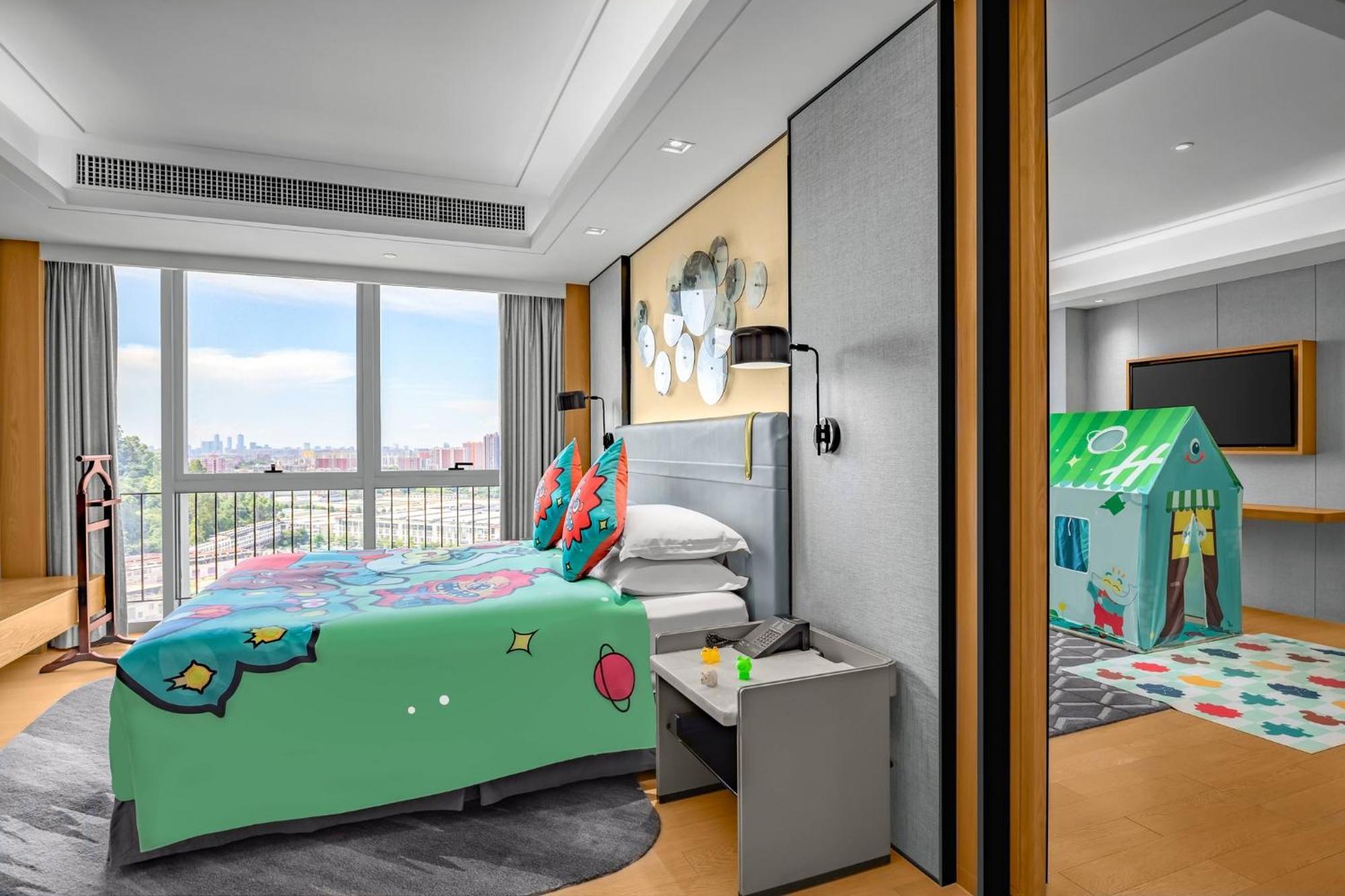 Holiday Inn Guangzhou South Lake Hotel - Ideal For Business & Leisure Екстериор снимка
