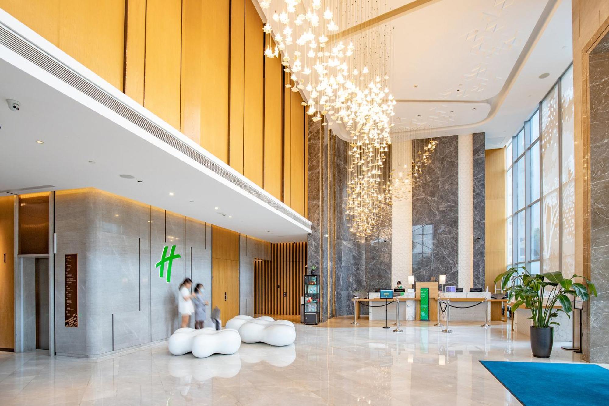 Holiday Inn Guangzhou South Lake Hotel - Ideal For Business & Leisure Екстериор снимка