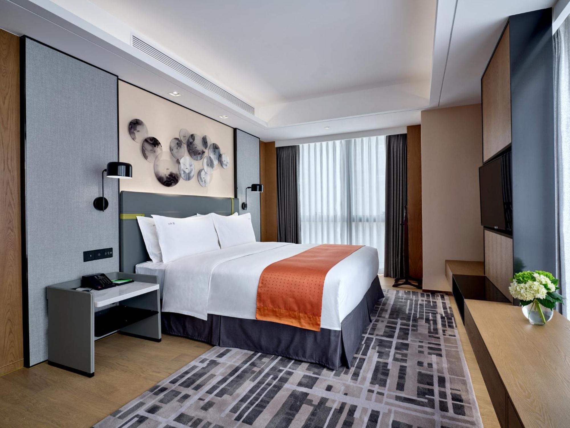 Holiday Inn Guangzhou South Lake Hotel - Ideal For Business & Leisure Екстериор снимка